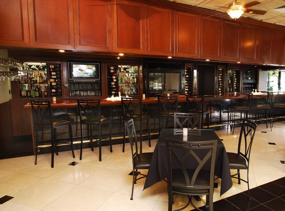 Wyndham Riverfront Hotel Little Rock Esterno foto